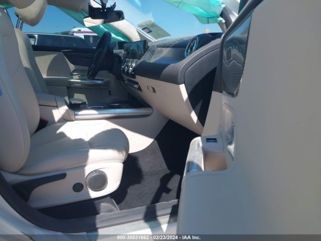 W1N4N4GB9NJ393122 Mercedes-Benz GLA 250
