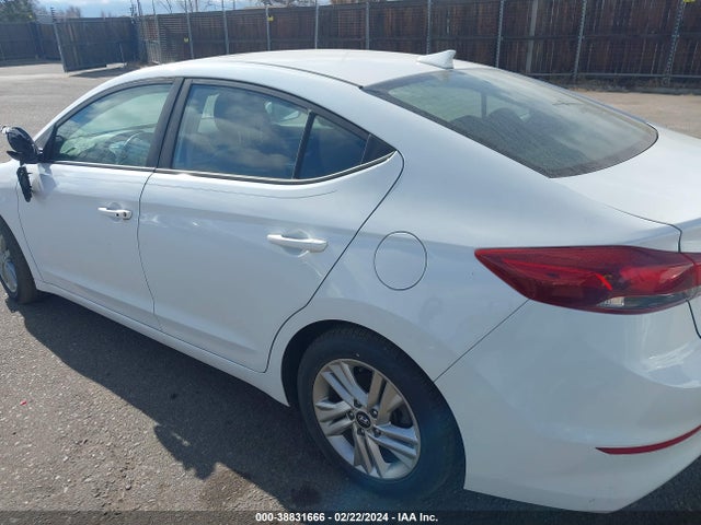 Hyundai Elantra Value Edition 2018 5NPD84LFXJH226228 Image 3