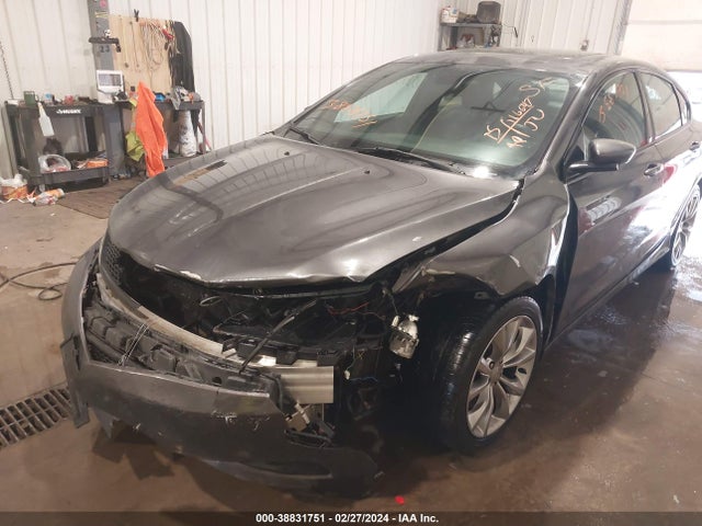 1C3CCCDG3FN553450 Chrysler 200 S