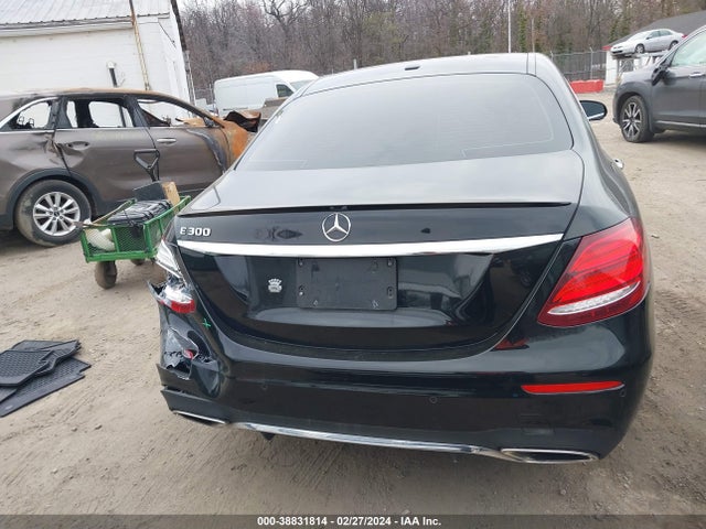 Mercedes-Benz E 300 2018 WDDZF4JB1JA321494 Image 16