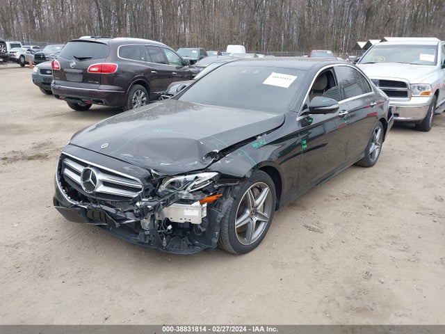 Mercedes-Benz E 300 2018 WDDZF4JB1JA321494 Image 2