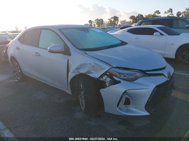 Toyota COROLLA SE 2018 5YFBURHE8JP823445 Image 1