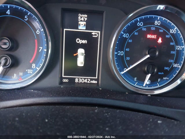 Toyota COROLLA SE 2018 5YFBURHE8JP823445 Image 15