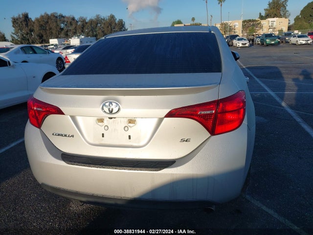 Toyota COROLLA SE 2018 5YFBURHE8JP823445 Image 16