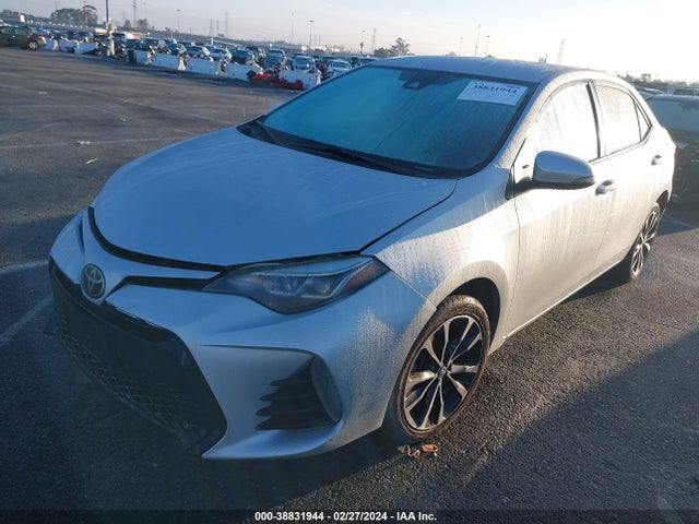 Toyota COROLLA SE 2018 5YFBURHE8JP823445 Image 2