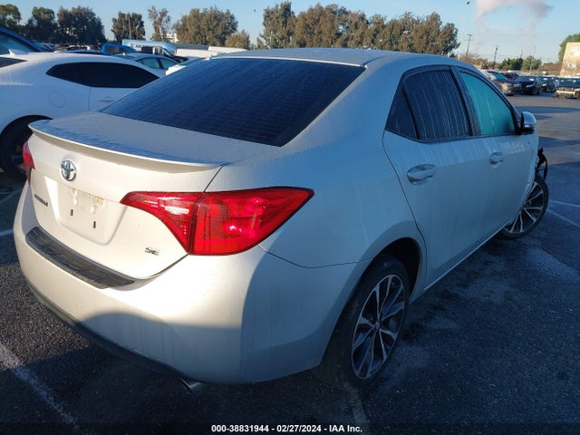 Toyota COROLLA SE 2018 5YFBURHE8JP823445 Image 4