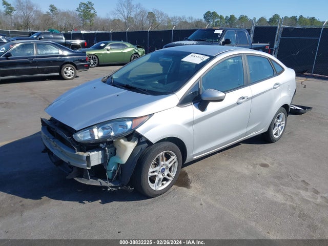 Ford FIESTA SE 2018 3FADP4BJ2JM107050 Image 2