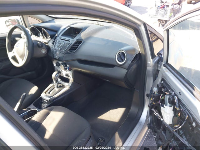 Ford FIESTA SE 2018 3FADP4BJ2JM107050 Image 5