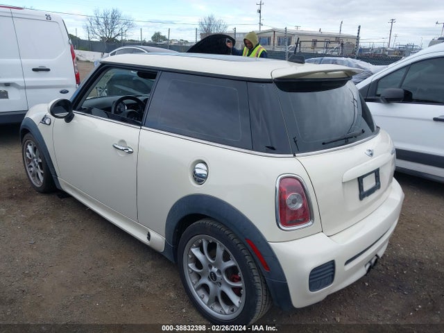 2010 MINI COOPER S WMWMF7C58ATW89265 Photo 2