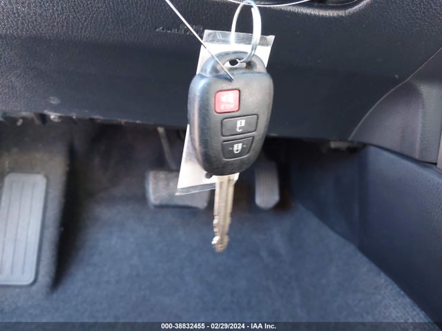 Toyota Rav4 Xle 2017 JTMRFREV7HD198854 Image 11