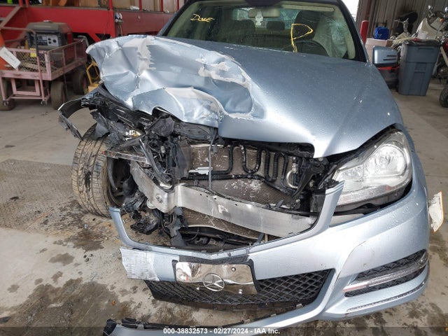 WDDGF8AB4EA950123 Mercedes-Benz C 300 Luxury 4matic/sport 4matic