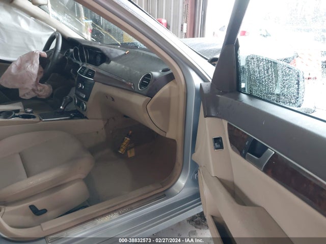 WDDGF8AB4EA950123 Mercedes-Benz C 300 Luxury 4matic/sport 4matic