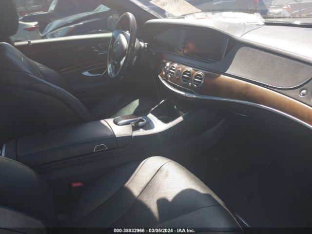 WDDUG8CB1FA132301 Mercedes-Benz S 550