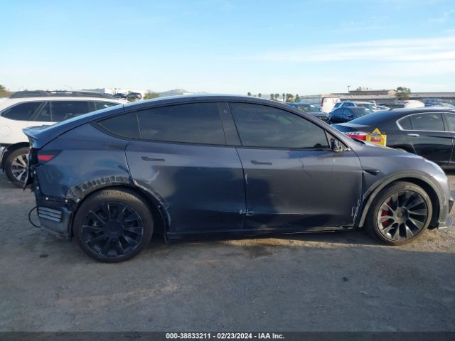 5YJYGDED7MF107118 Tesla Model Y Standard Range Rear-wheel Drive