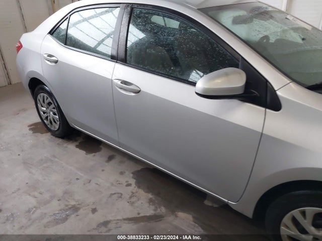 Toyota COROLLA LE 2018 2T1BURHE9JC032163 Image 13