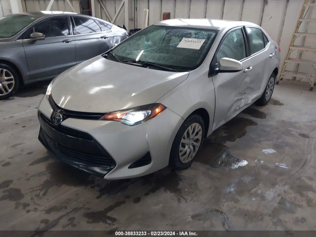Toyota COROLLA LE 2018 2T1BURHE9JC032163 Image 2
