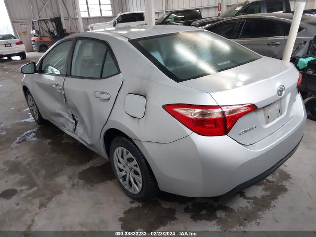 Toyota COROLLA LE 2018 2T1BURHE9JC032163 Image 3