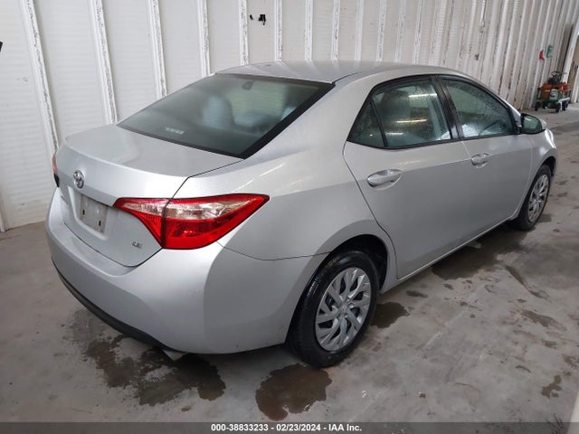 Toyota COROLLA LE 2018 2T1BURHE9JC032163 Image 4