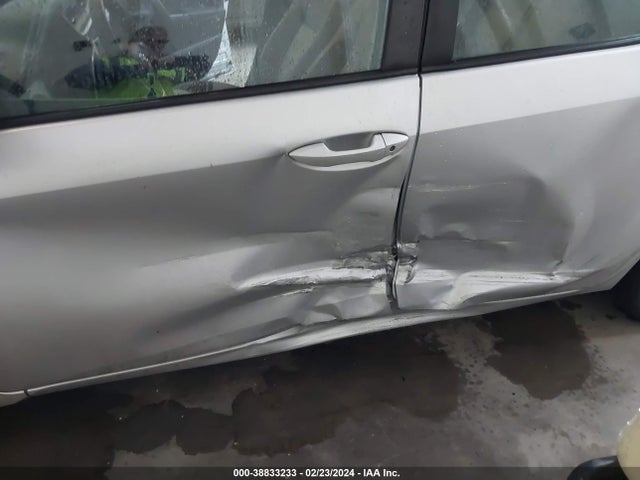 Toyota COROLLA LE 2018 2T1BURHE9JC032163 Image 6