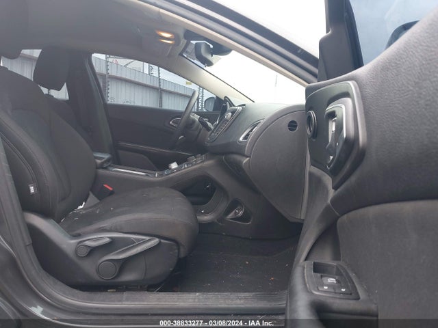 Chrysler 200 Limited 2015 1C3CCCAB9FN502978 Image 5