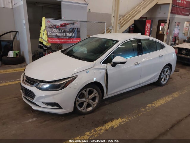 Chevrolet Cruze Premier Auto 2018 1G1BF5SM5J7221292 Image 2
