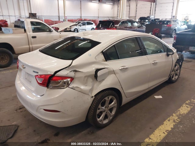 Chevrolet Cruze Premier Auto 2018 1G1BF5SM5J7221292 Image 4