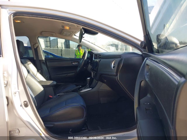 Toyota COROLLA SE 2018 5YFBURHE3JP779788 Image 5