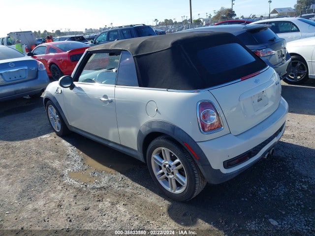2011 MINI COOPER S WMWZP3C53BTX83261 Photo 2