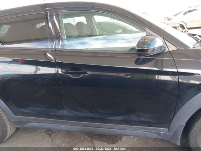 KM8J2CA47JU775077 Hyundai TUCSON SE