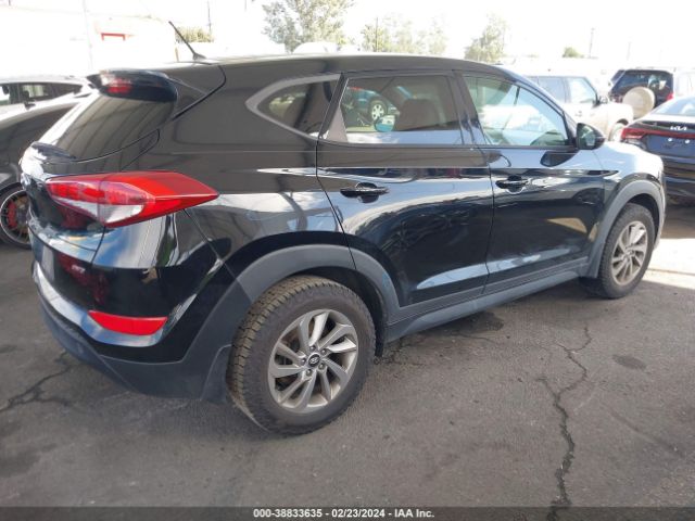 KM8J2CA47JU775077 Hyundai TUCSON SE