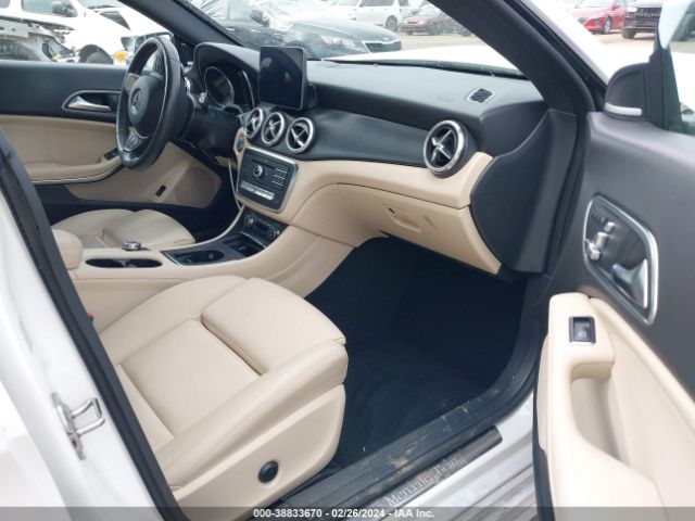 2019 MERCEDES-BENZ CLA WDDSJ4EBXKN722384 Photo 4