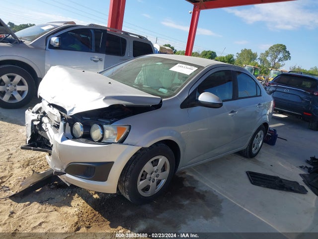 Chevrolet SONIC LS 2015 1G1JA5SH8F4128630 Image 2