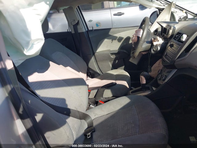 Chevrolet SONIC LS 2015 1G1JA5SH8F4128630 Image 5