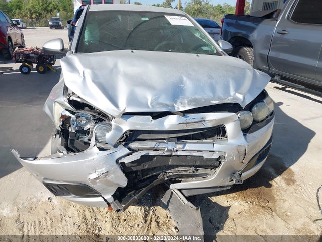 Chevrolet SONIC LS 2015 1G1JA5SH8F4128630 Image 6
