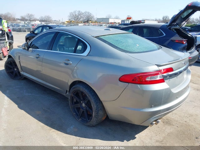 2010 JAGUAR XF SAJWA0HE4AMR62059 Photo 2