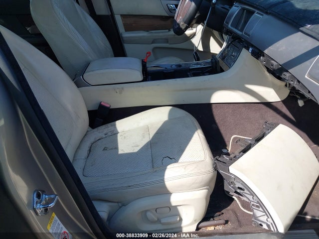 2010 JAGUAR XF SAJWA0HE4AMR62059 Photo 4
