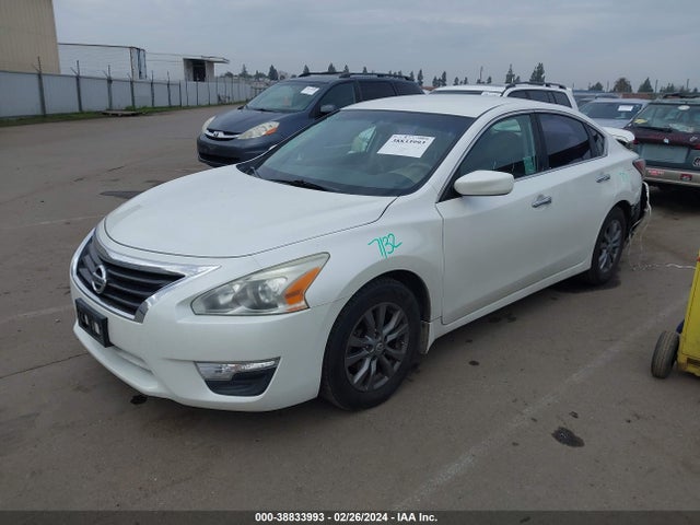 Nissan Altima 2.5 S 2015 1N4AL3AP9FC207749 Image 2