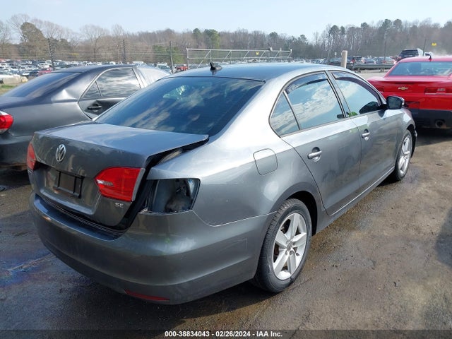3VWD07AJ4EM226223 Volkswagen Jetta 1.8t Se