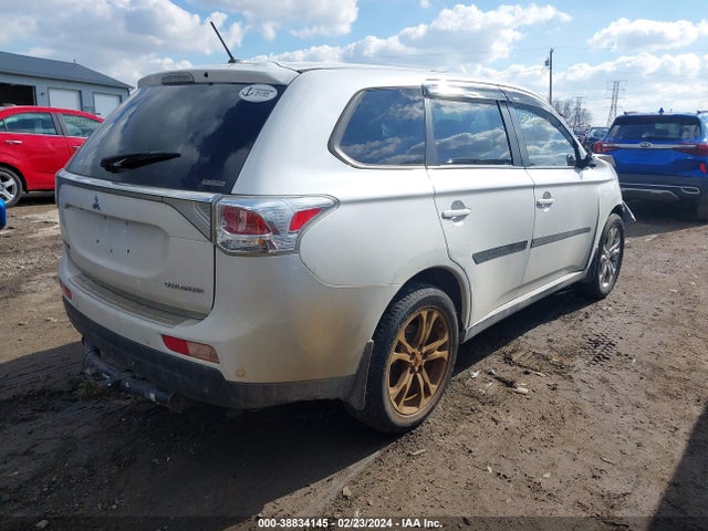 JA4AZ3A33EZ012659 Mitsubishi Outlander Se