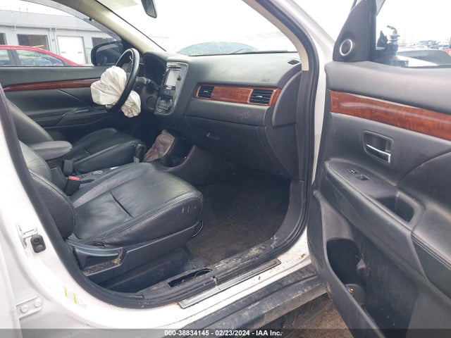 JA4AZ3A33EZ012659 Mitsubishi Outlander Se