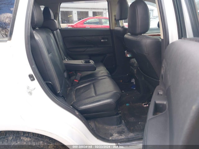 JA4AZ3A33EZ012659 Mitsubishi Outlander Se