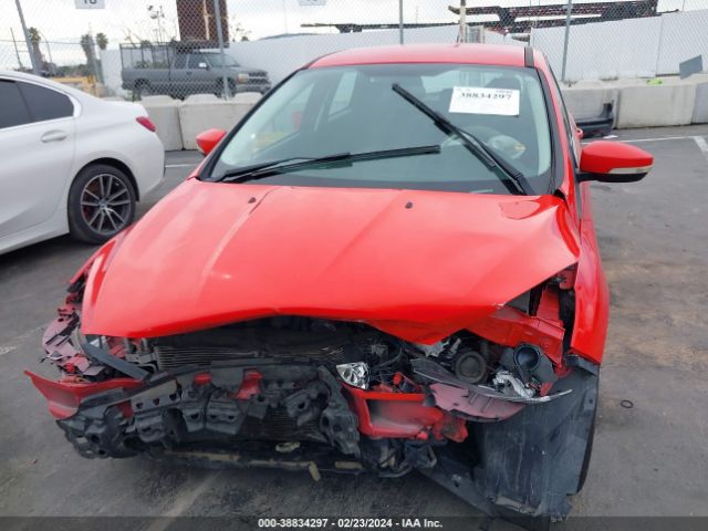 1FADP3K20GL301900 Ford FOCUS SE