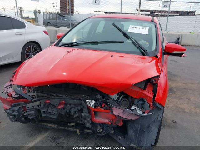1FADP3K20GL301900 Ford FOCUS SE