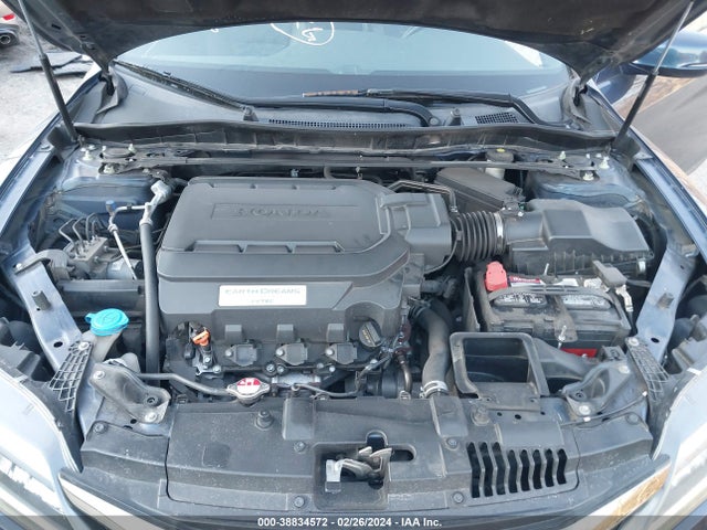 Honda Accord Touring 2016 1HGCT2B01GA000933 Image 10