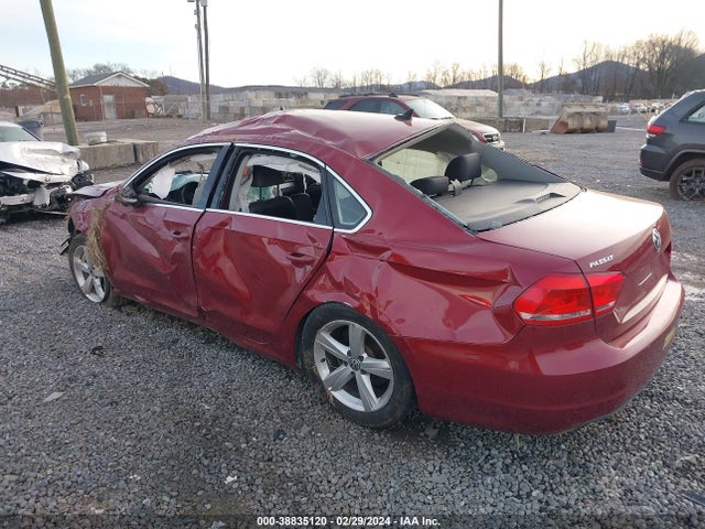 1VWAT7A3XFC071210 Volkswagen Passat 1.8t Limited Edition