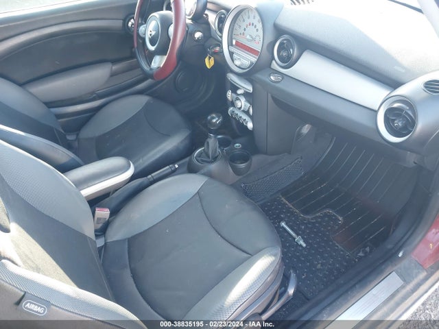 2010 MINI COOPER CLUBMAN WMWML3C57ATX36948 Photo 4