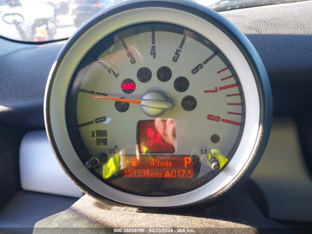 2010 MINI COOPER CLUBMAN WMWML3C57ATX36948 Photo 6