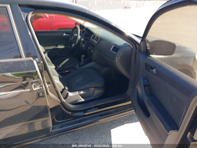 3VW1K7AJ4EM388527 Volkswagen Jetta 2.0l S