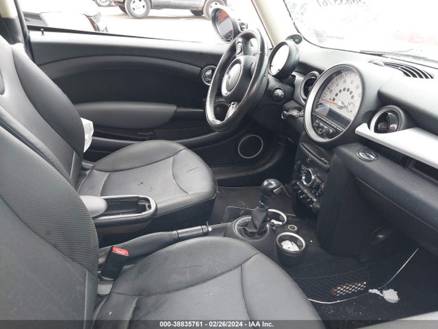 2012 MINI COOPER CLUBMAN WMWZF3C54CT189606 Photo 4
