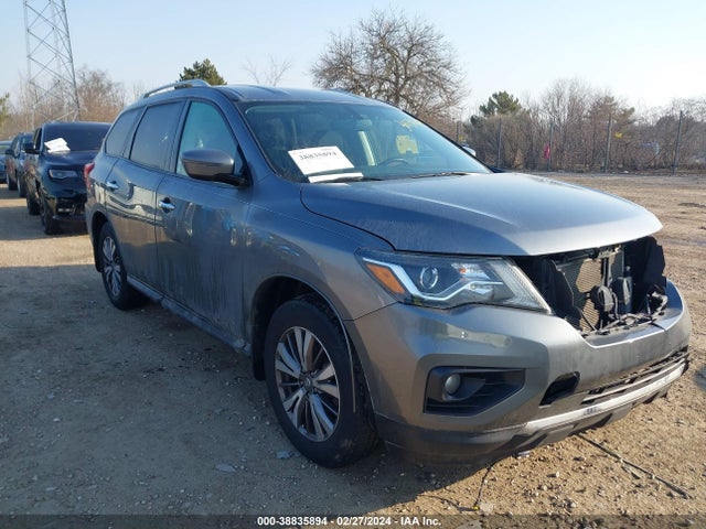 Nissan Pathfinder Sv 2018 5N1DR2MM0JC631259 zdjęcie główne